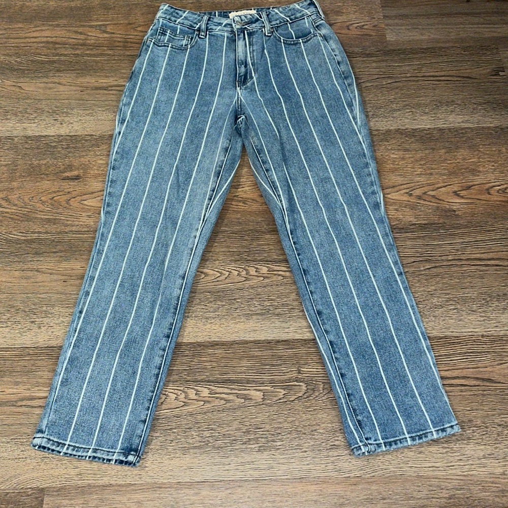 Pac Sun size 26 mom jeans